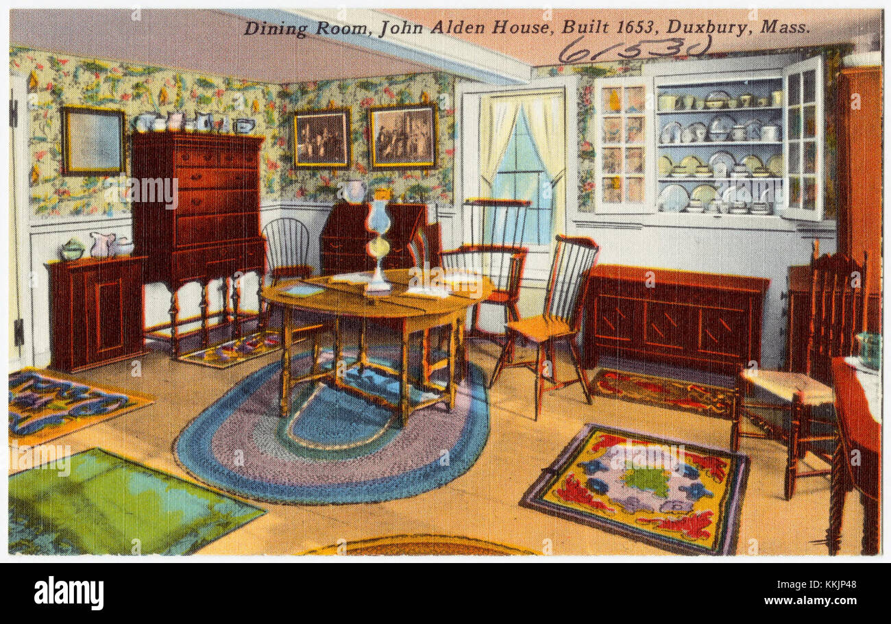 La salle à manger de la John Alden House à Duxbury, Massachusetts, construite en 1653, offre un aperçu de la vie coloniale. Ce site historique présente l'architecture et le mobilier typiques des maisons de la Nouvelle-Angleterre du XVIIe siècle. Banque D'Images