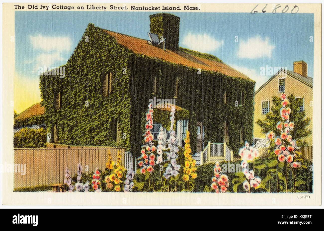 Une photographie de l'ancien Ivy Cottage sur Liberty Street, situé sur Nantucket Island, Massachusetts. Le chalet est une maison historique connue pour son architecture charmante et son rôle dans l'histoire de l'île. Banque D'Images