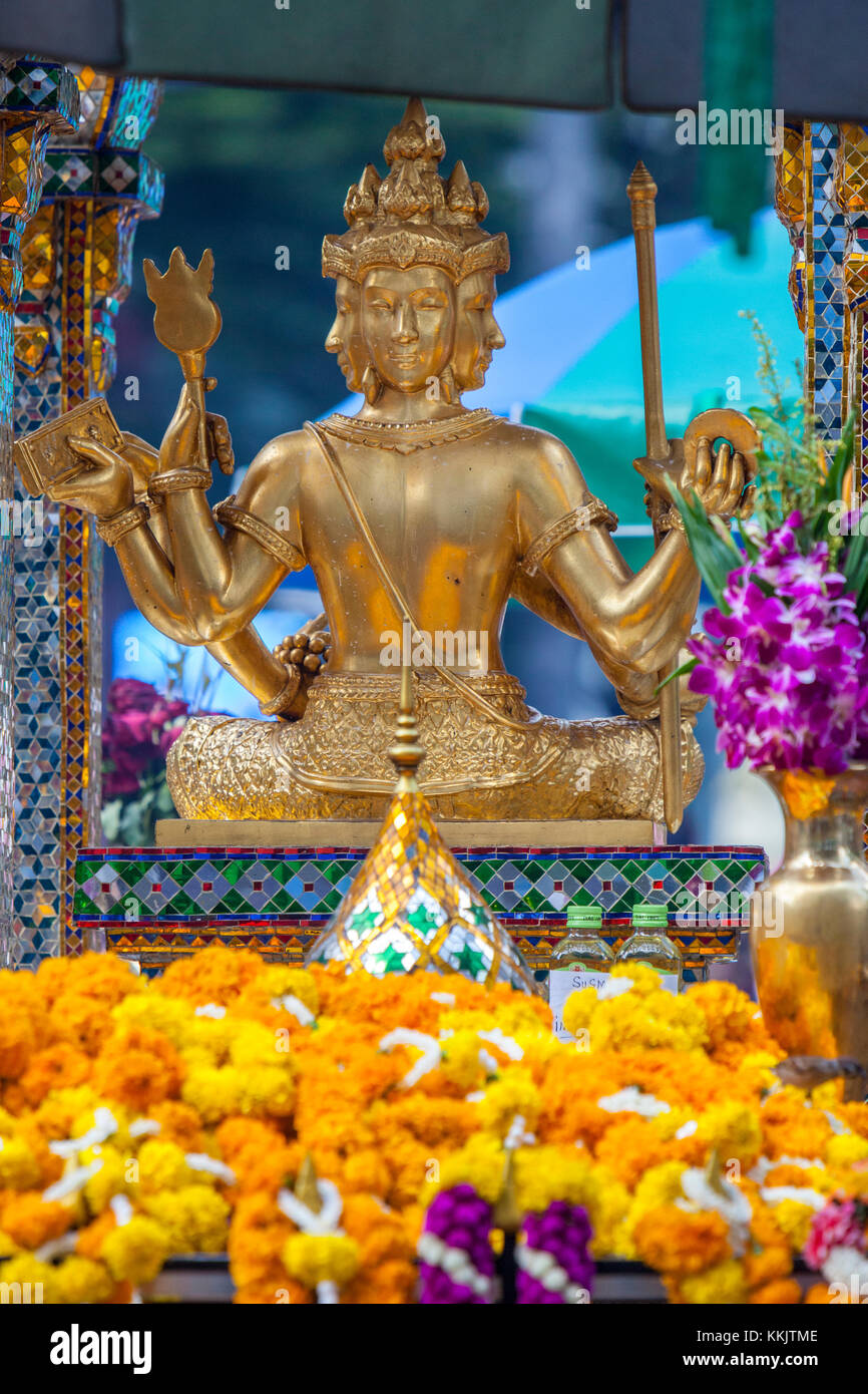 Bangkok, Thaïlande. Hindu Brahma dans le sanctuaire d'Erawan. Banque D'Images