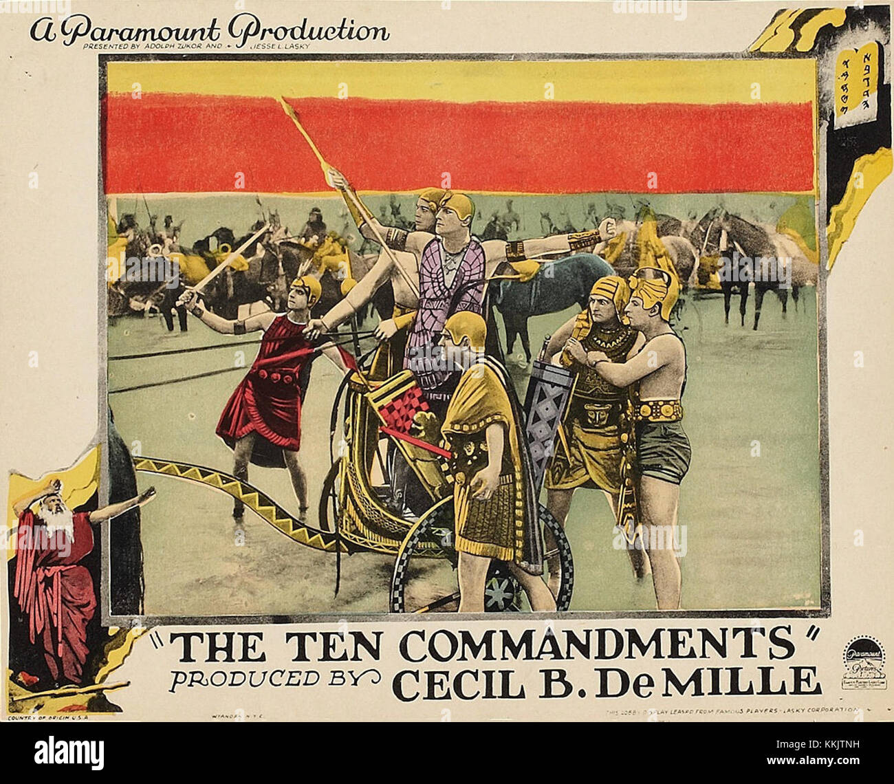 Cette carte du hall du film de 1923 « les dix commandements » présente l'une des scènes emblématiques du film épique de Cecil B. DeMille. Il capture la grandeur et la narration dramatique qui ont défini ce film muet. Banque D'Images