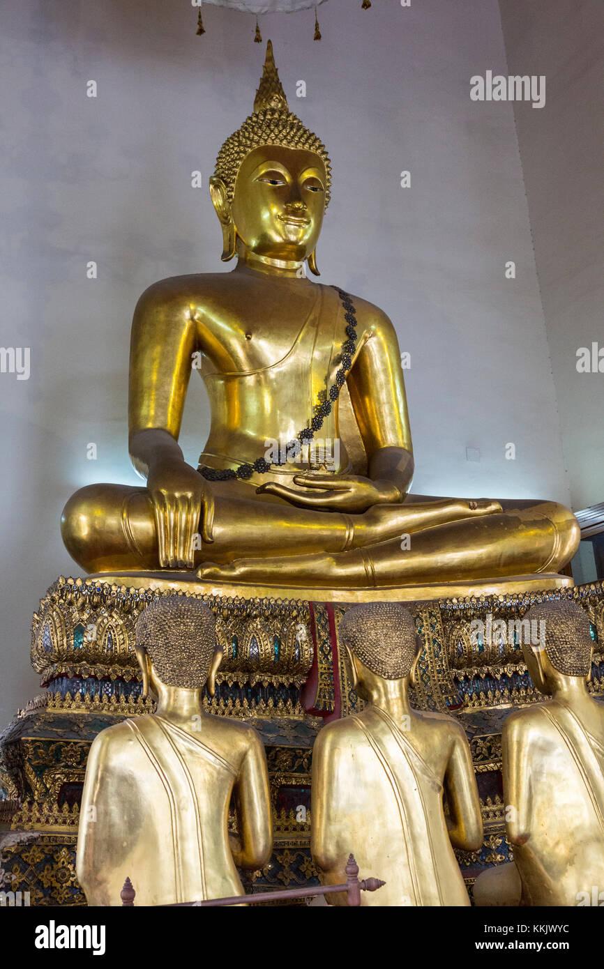 Bangkok, Thaïlande. Statue de Bouddha dans le sud de la Wat Pho (Bouddha couché) Temple complexe. Banque D'Images