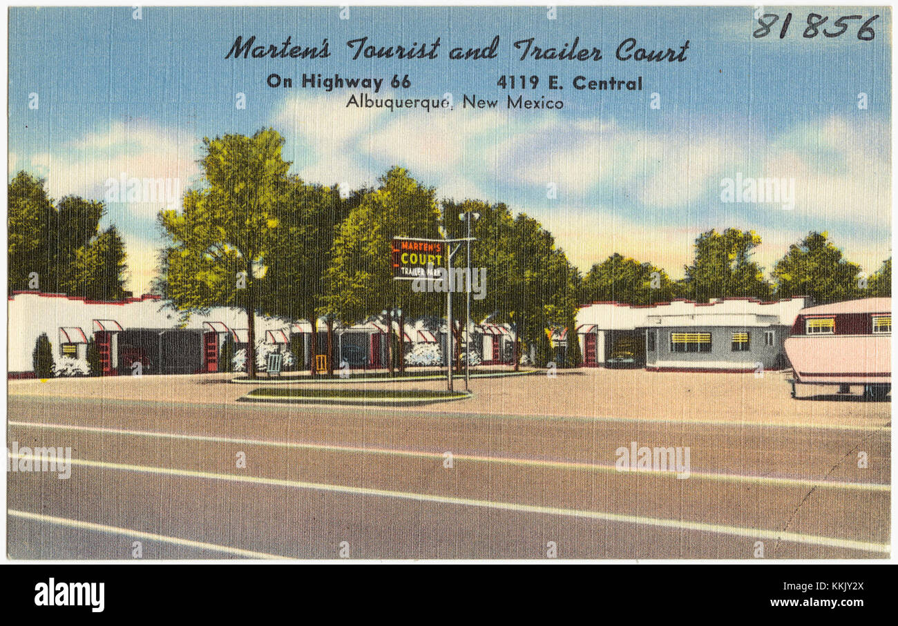 Marten's Tourist and Trailer court, situé sur l'autoroute 66 à Albuquerque, Nouveau-Mexique, était une option d'hébergement populaire pour les voyageurs au milieu du XXe siècle, offrant un hébergement le long d'une route principale. Banque D'Images