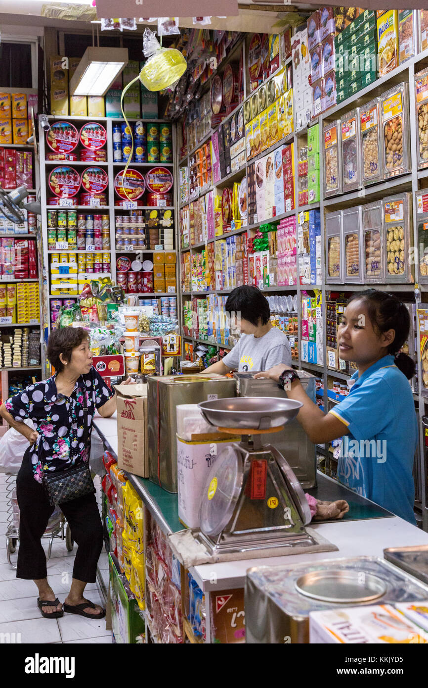Bangkok, Thaïlande. Magasin de vente d'autres produits alimentaires dans le marché des aliments chinois, Chinatown. Banque D'Images