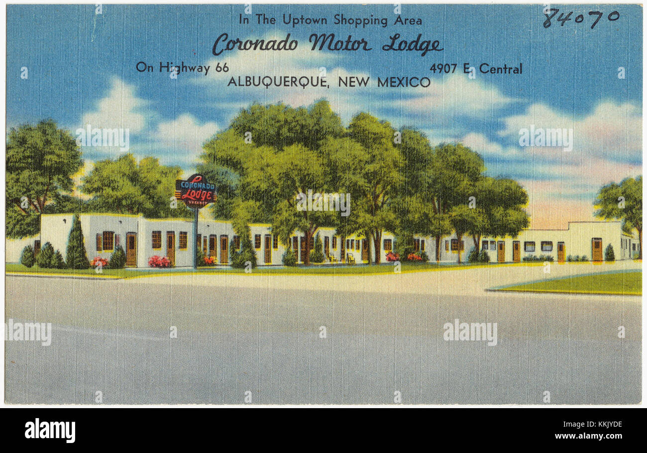 Le Coronado Motor Lodge, situé sur la Highway 66 à Albuquerque, Nouveau-Mexique, était un motel populaire du milieu du siècle. Il offre un hébergement pratique pour les voyageurs le long de l'historique route 66, une grande autoroute est-ouest qui reliait Chicago à Los Angeles. Banque D'Images