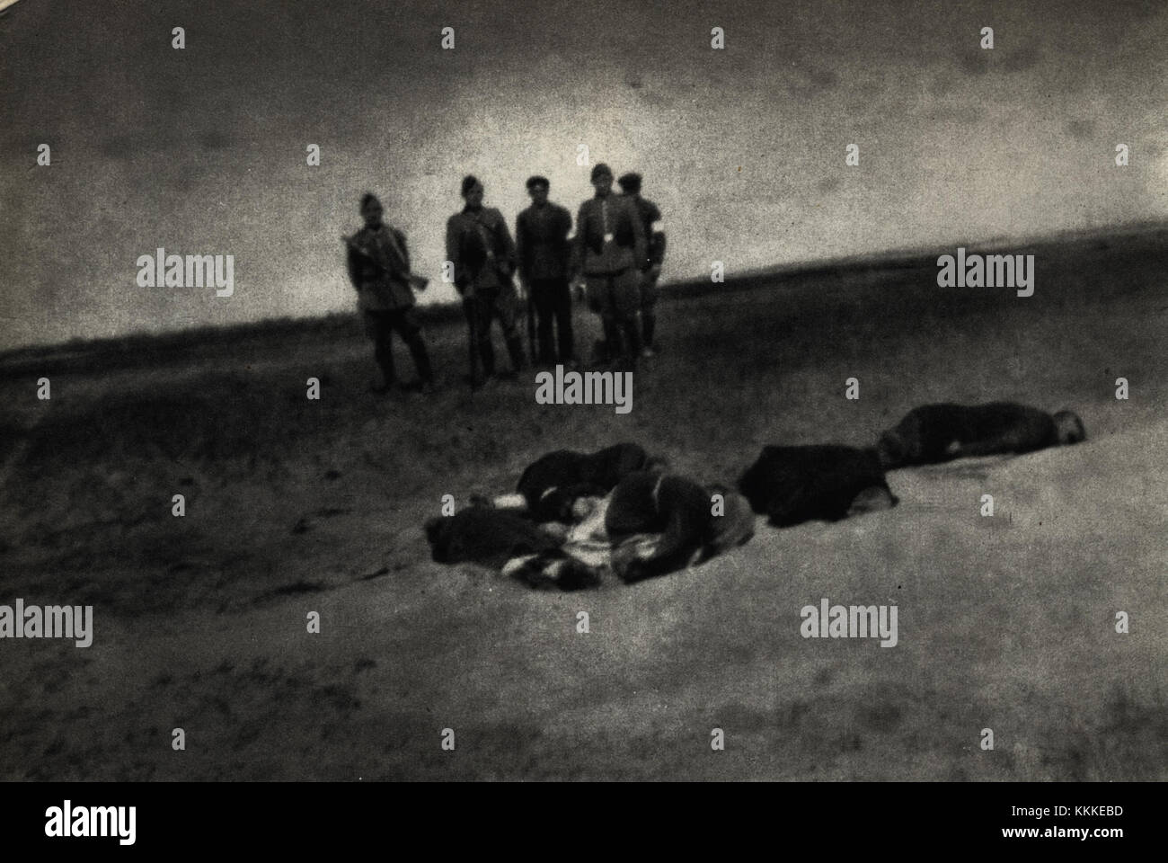 Cette image historique capture un moment de l'opération de pacification dans la Pologne occupée par les Allemands pendant la seconde Guerre mondiale, en se concentrant sur son importance militaire. Banque D'Images