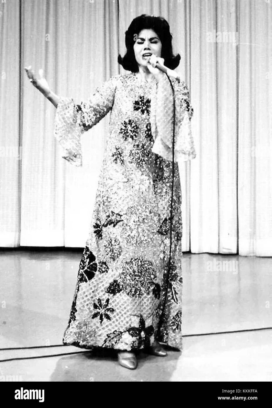 La Prieta Linda était une célèbre chanteuse mexicaine connue pour ses contributions à la musique traditionnelle mexicaine, y compris des genres tels que le ranchera et le boléro. Elle gagne en popularité au milieu du XXe siècle pour ses performances passionnées. Banque D'Images