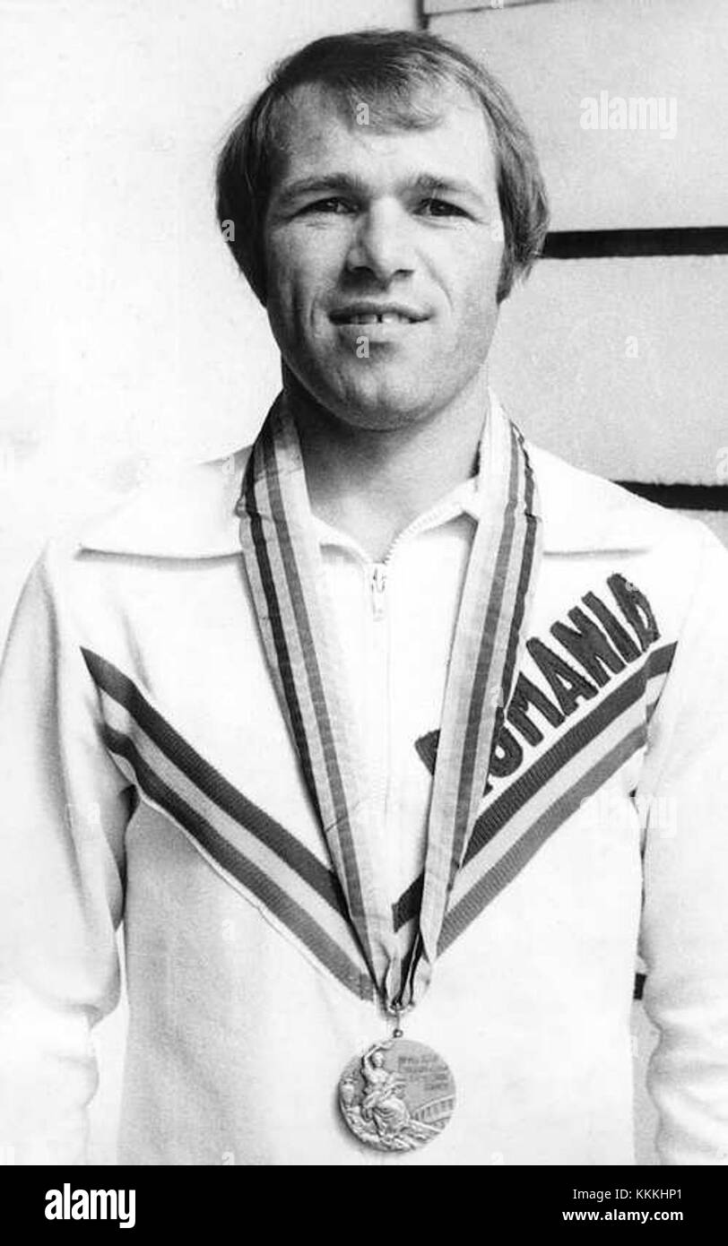 Constantin Alexandru (1980) était une figure éminente connue pour son travail dans l'art ou la culture. Ses contributions au cours de cette période demeurent influentes dans son domaine, façonnant les tendances et inspirant les générations futures d’artistes ou de chercheurs. Banque D'Images