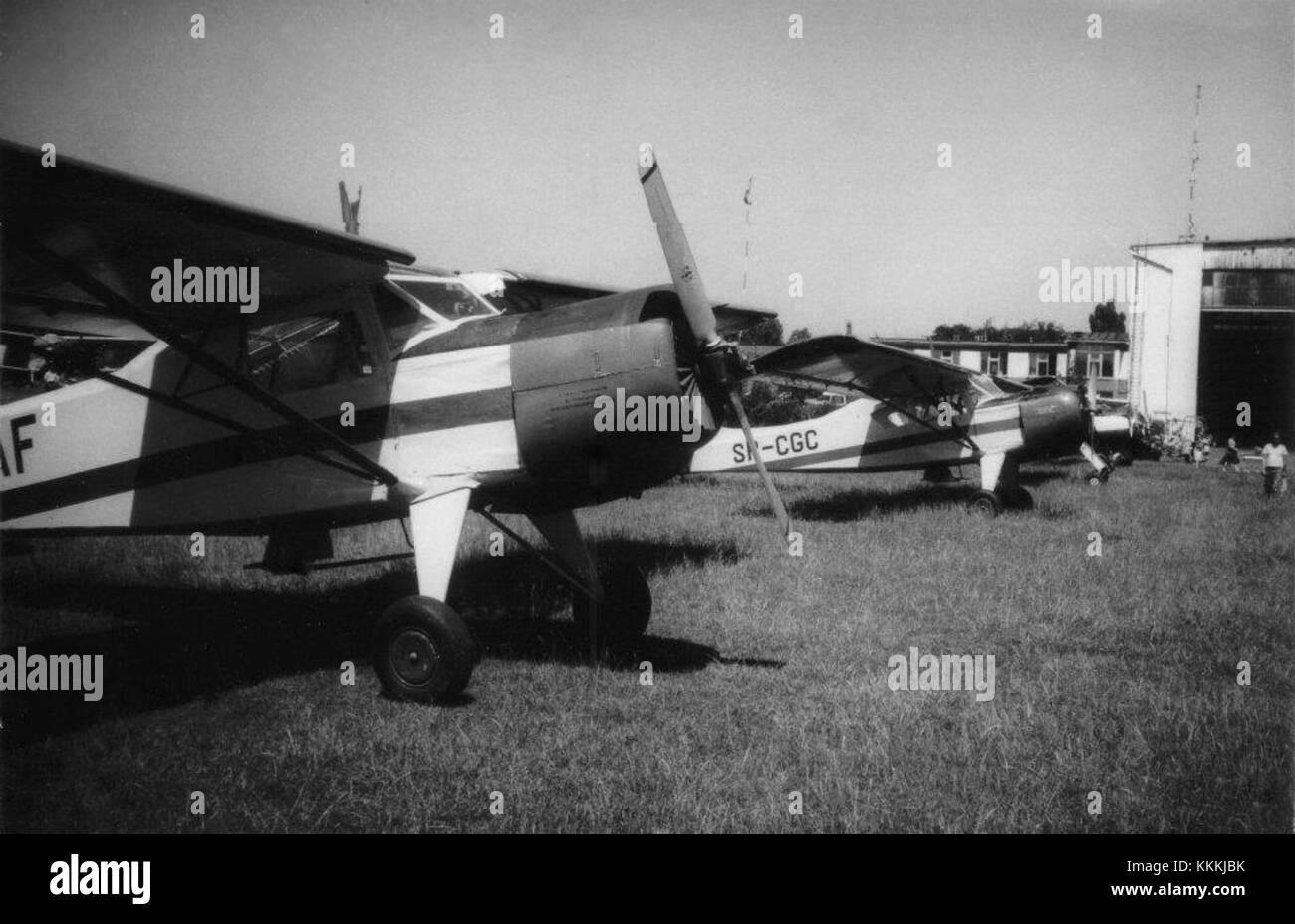 Le PZL-101 Gawron est un avion léger polonais utilisé principalement à des fins d'entraînement et d'utilité publique. Il est équipé d'un monomoteur et est conçu pour un décollage et un atterrissage courts, couramment utilisé par les secteurs civil et militaire en Pologne. Banque D'Images