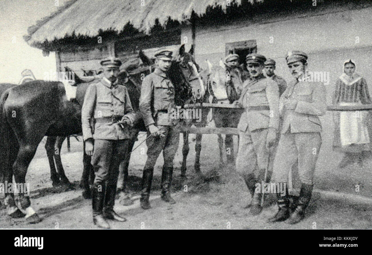 Une photographie historique du 5e régiment d'infanterie (5 pp LP) à Piaseczno, Pologne, montrant des officiers militaires tels que Koc, Furgalski, Karaszewicz-Tokarzewski, et Niemiec-MoroÅ„ski. Banque D'Images