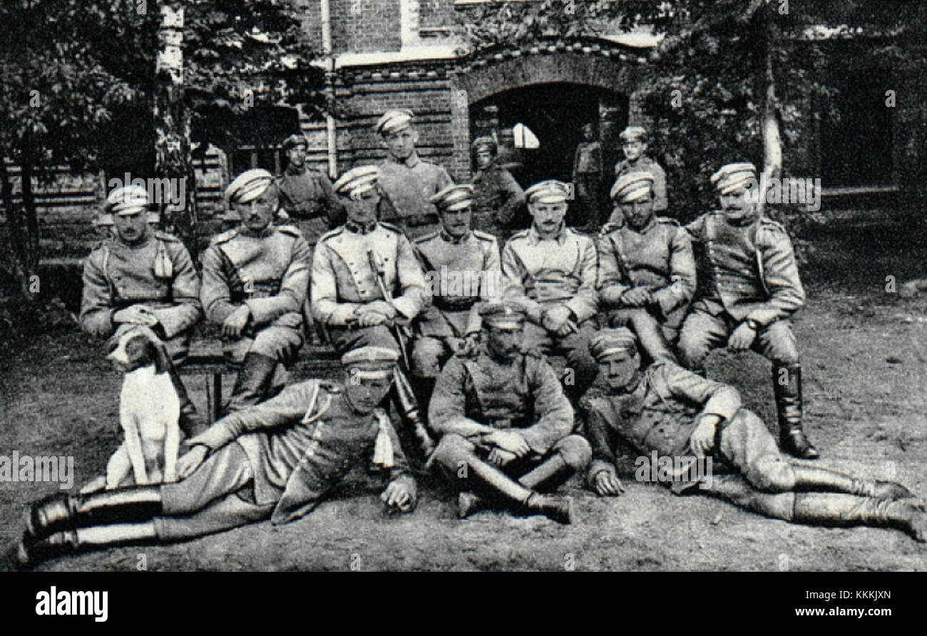 Un groupe de soldats du 3e peloton, du 3e escadron, du 1er régiment LP, peut-être de l’armée polonaise, indiquant le rôle d’une unité au cours d’une période historique spécifique ou d’un engagement militaire. Banque D'Images