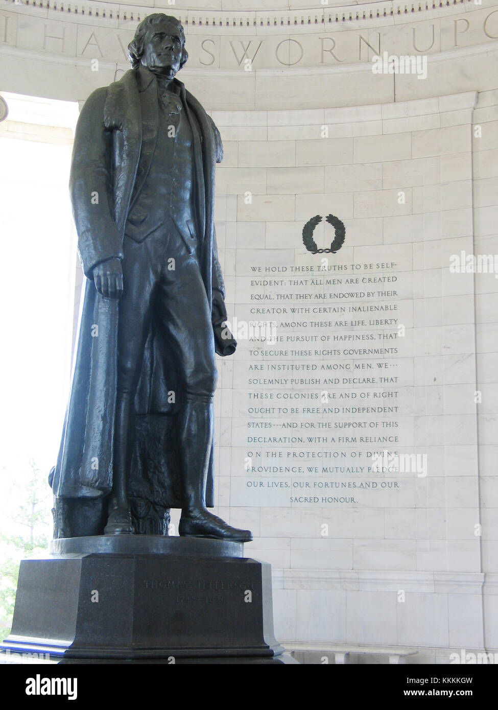 Le Jefferson Memorial à Washington D.C. rend hommage à Thomas Jefferson, auteur de la Déclaration d'indépendance, et comporte une inscription de son préambule, reflétant les idéaux fondamentaux des États-Unis. Banque D'Images