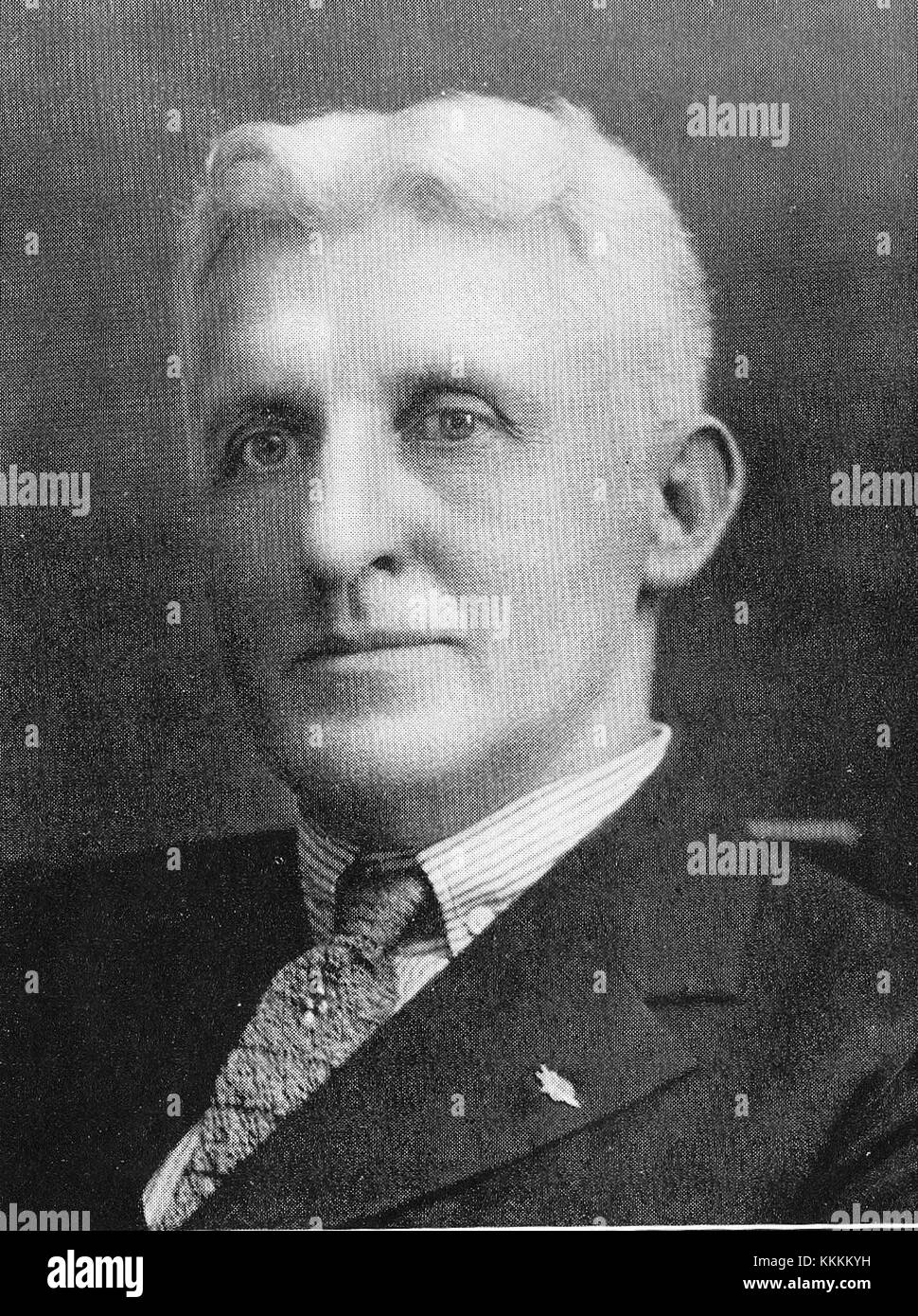 Portrait d'Arthur Nash, un individu de l'ère 1927, représentant probablement sa profession ou son statut à l'époque. La photographie capture la mode, le style et le contexte culturel de l'époque. Banque D'Images