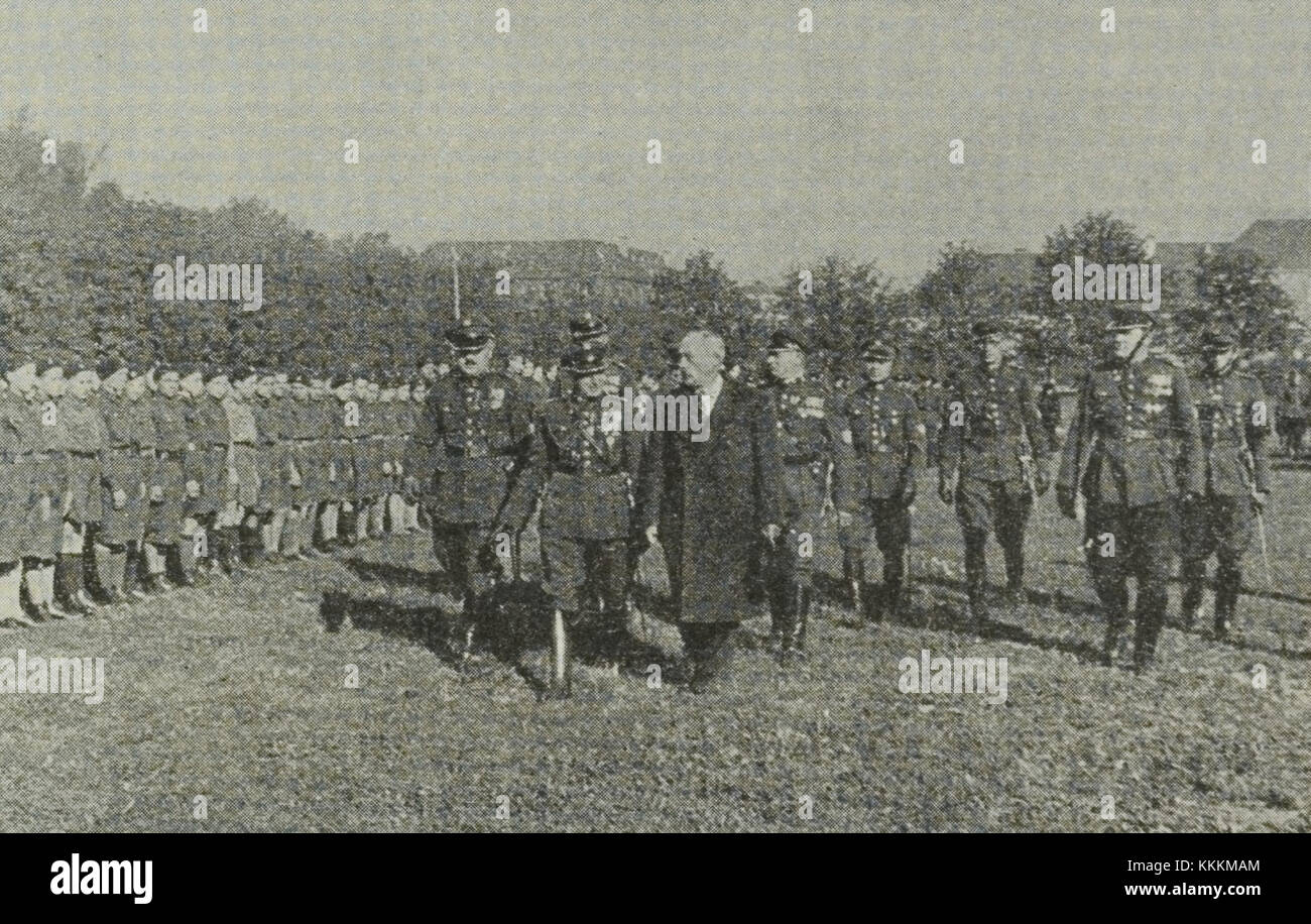 Cet événement marque la cérémonie de dédicace et de présentation d'un drapeau à la ZS (Union socialiste) de Powiat Warszawa-Śródmieście en Pologne, soulignant un moment important de l'histoire polonaise. Banque D'Images