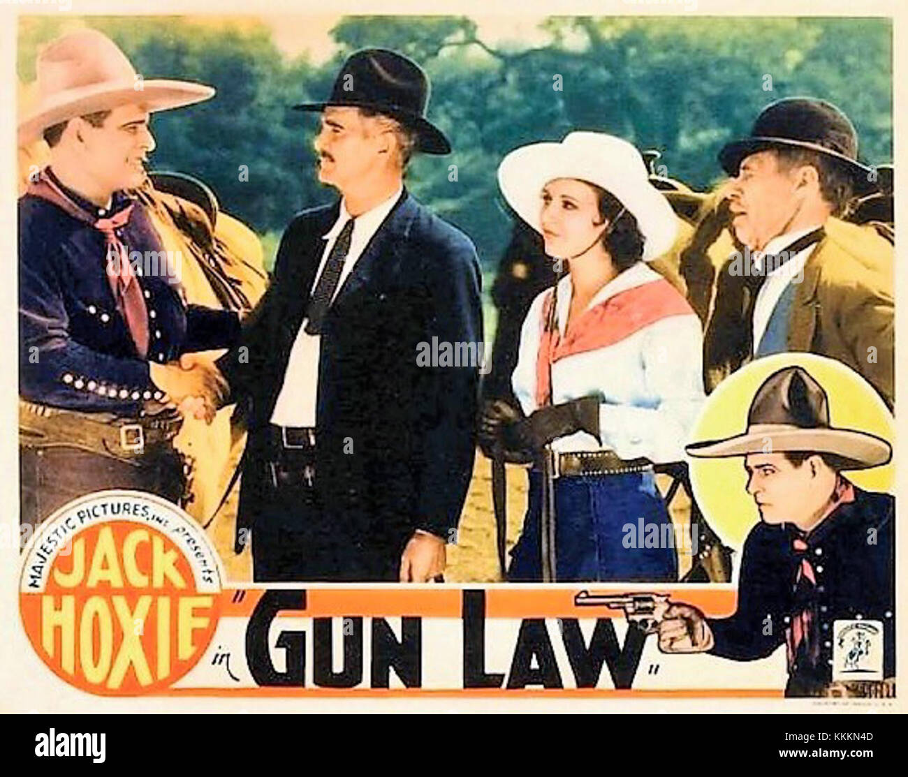 Une affiche de 1933 pour le film *Gun Law*, présentant les thèmes dramatiques du film, à savoir le crime et la justice. L'affiche reflète le style du cinéma du début du XXe siècle, en particulier les occidentaux. Banque D'Images