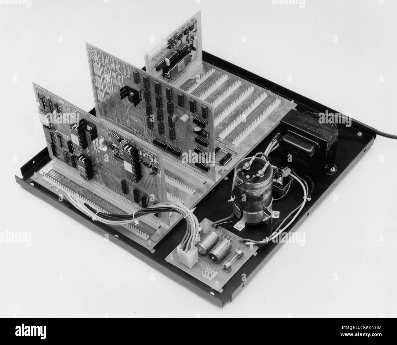 Le SWTPC 6800 était un prototype de système informatique datant de 1975, alimenté par un microprocesseur Motorola MC6800. Il comportait une horloge de 1 MHz, un bus frontal à 50 broches, 6 cartes mémoire et 16K de RAM. Ce premier système utilisait des cassettes audio pour le stockage de logiciels et était une partie importante de l'histoire de l'informatique. Banque D'Images