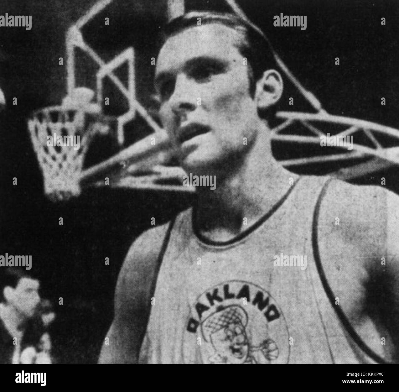 Ce portrait de Rick Barry, pris en 1969, capture le joueur professionnel de basket-ball pendant son passage en NBA. Connu pour sa capacité de marquer et son QI de basket-ball, Barry a joué pour des équipes telles que les Golden State Warriors et a été nommé dans plusieurs équipes All-Star. Banque D'Images