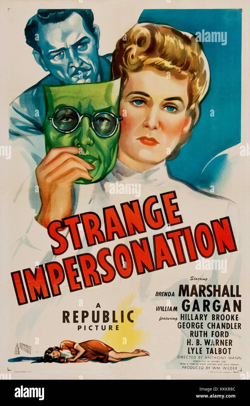 Cette photographie de 1946 capture un moment d'une imitation inhabituelle, mettant en valeur l'art de la performance de l'époque. L'image reflète la fascination culturelle pour l'usurpation d'identité et le divertissement dans la période d'après-guerre. Banque D'Images