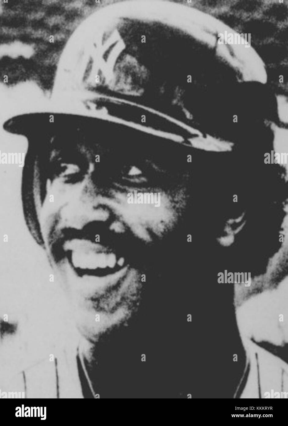 Une photographie de 1977 d'Oscar Gamble, un joueur de baseball professionnel connu pour ses capacités de frappe et son style distinctif, capturée lors d'un match dans les années 1970 Banque D'Images