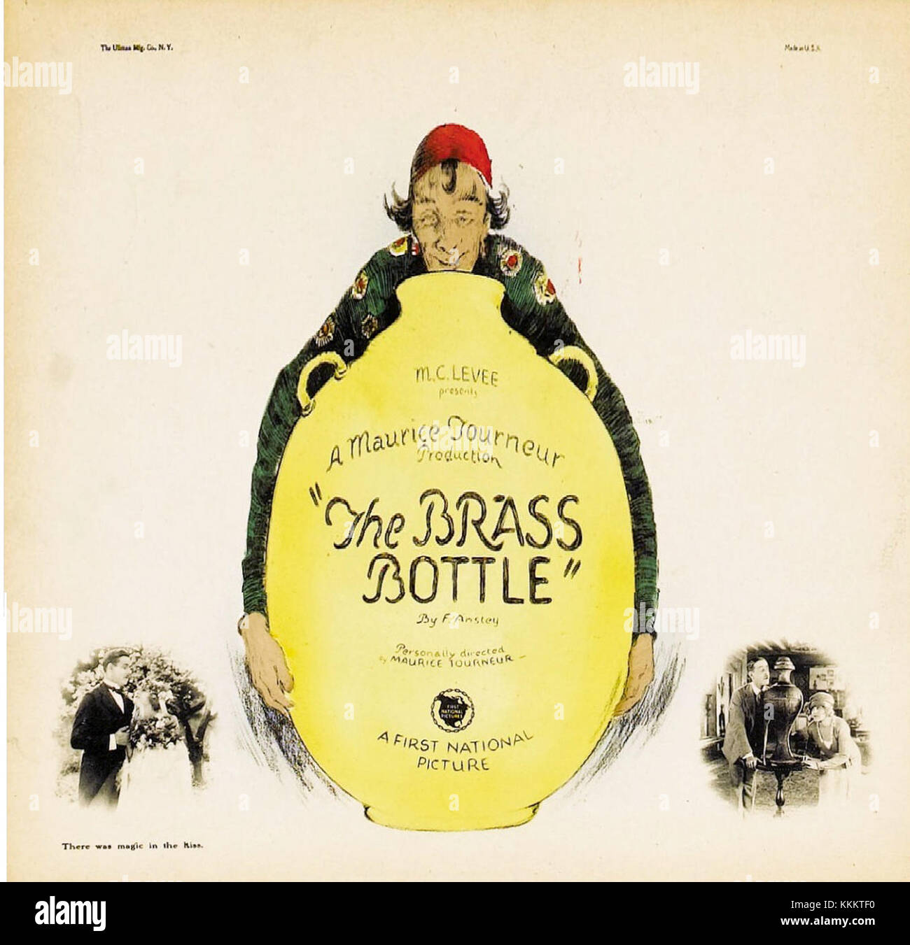 La carte Lobby de la bouteille en laiton est un article promotionnel du film de 1964 « la bouteille en laiton ». La carte comporte des illustrations ou des images liées au film, qui est une comédie fantastique sur un homme qui découvre un génie dans une bouteille en laiton. Banque D'Images