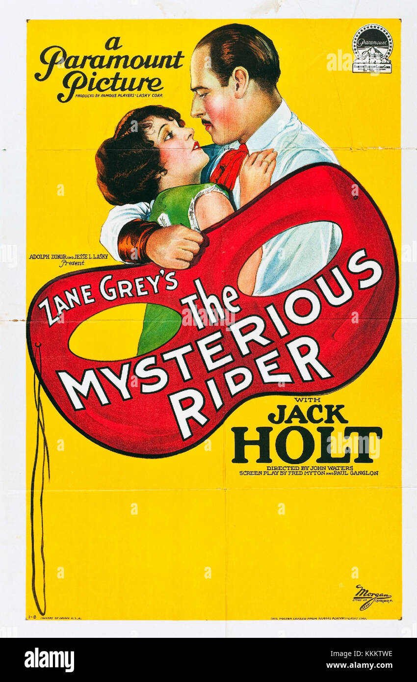 Une affiche pour 'Mysterious Rider', probablement un film ou une production médiatique, représentant un personnage central impliqué dans un scénario énigmatique. L'affiche capture l'essence du mystère et du suspense. Banque D'Images