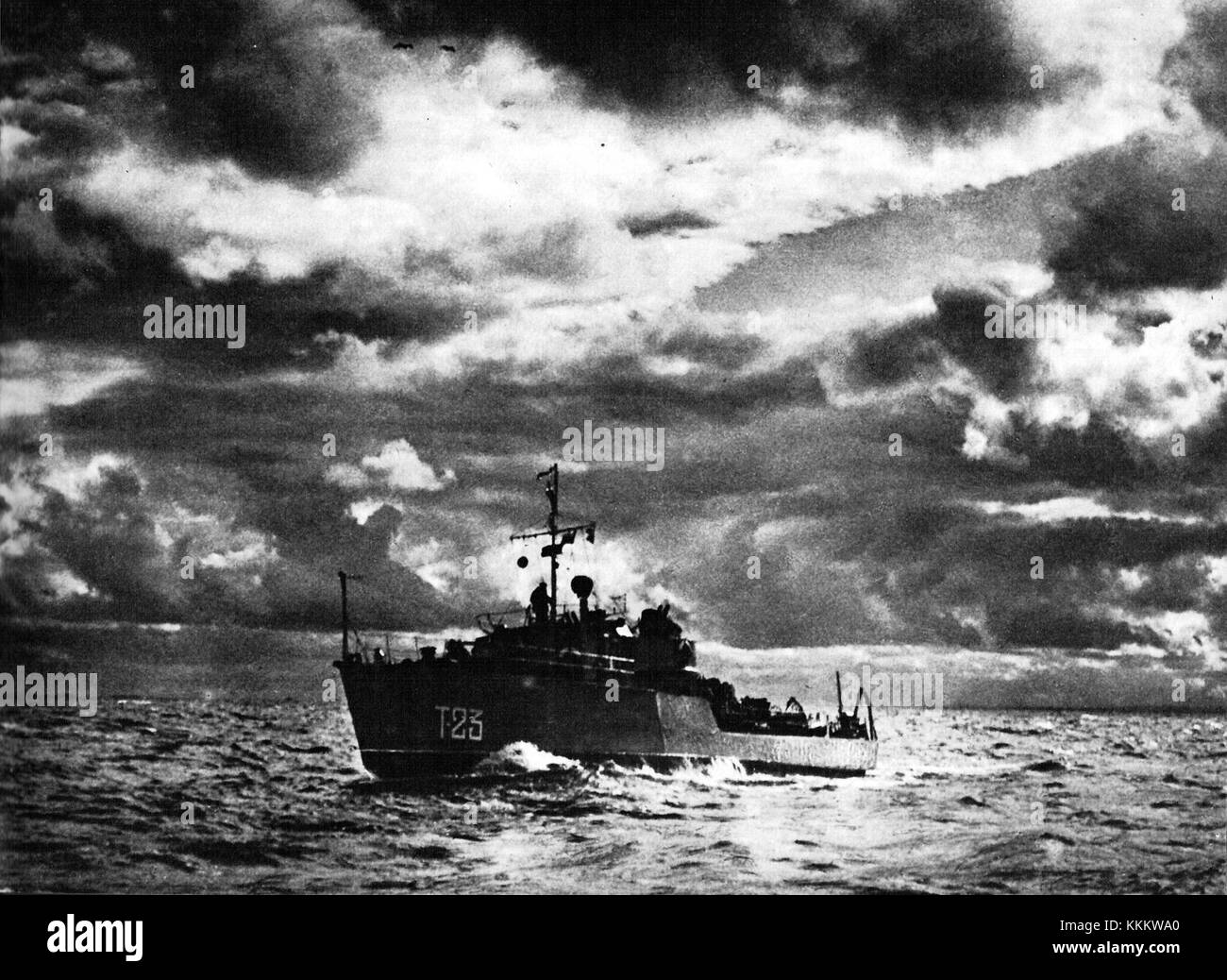 ORP Jastrząb était un dragueur de mines polonais transféré de l'Union soviétique en 1946, construit à l'origine en 1945 sous le nom de T-241. Banque D'Images