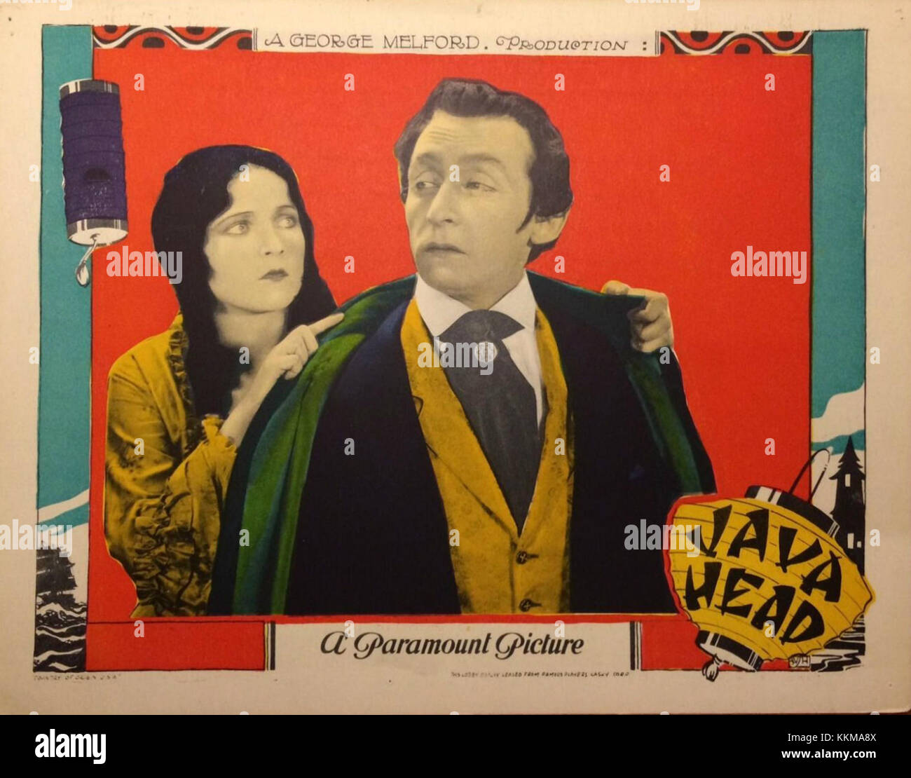 La carte du lobby du film « Java Head » présente des œuvres promotionnelles liées au film dramatique réalisé par Henry King en 1934. L'image comprend des acteurs clés et des scènes du film, offrant un aperçu de la période et des thèmes du film. Banque D'Images