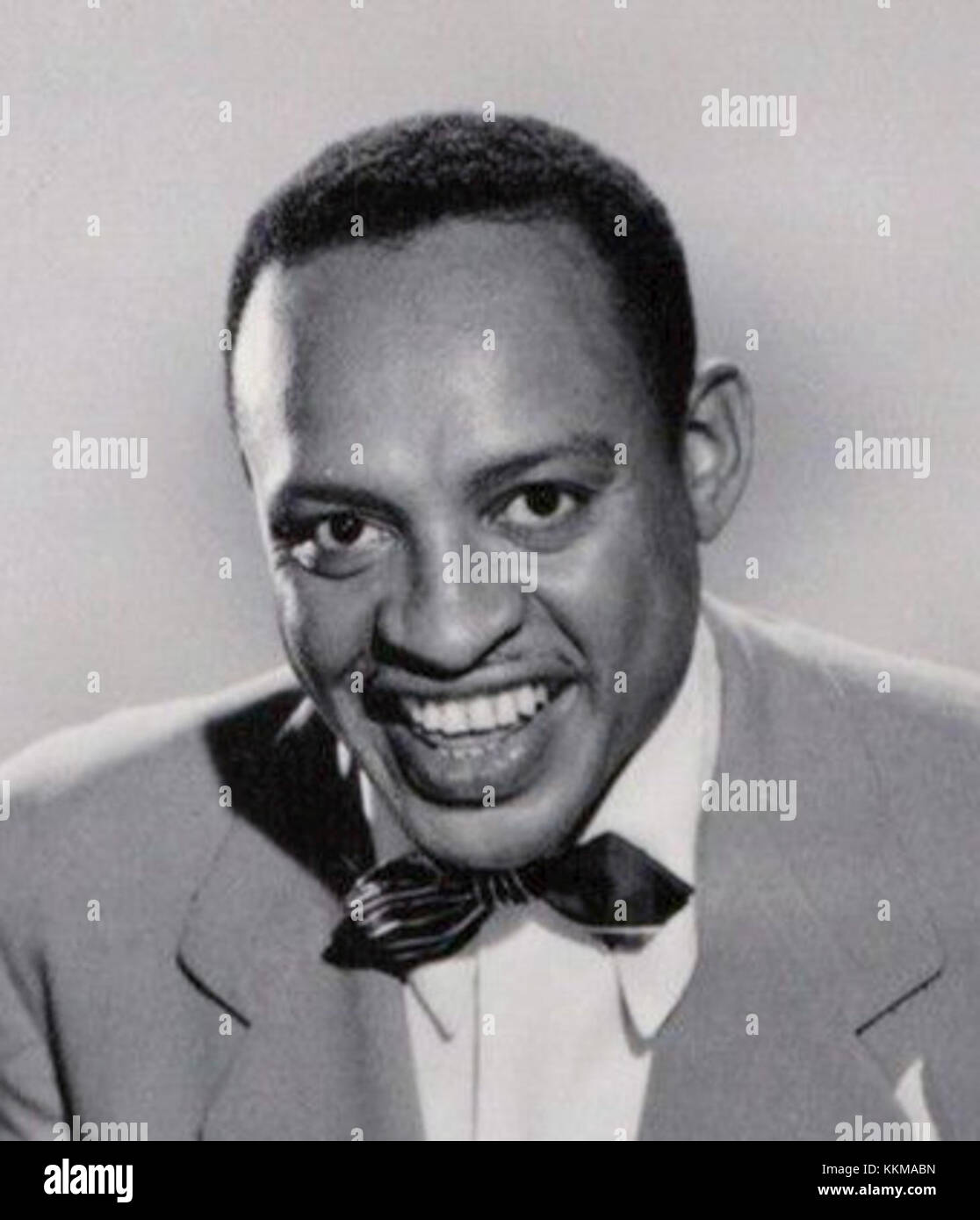 Lionel Hampton, un vibraphoniste de jazz renommé, est capturé dans une performance de 1948, mettant en valeur ses contributions au genre jazz. Banque D'Images