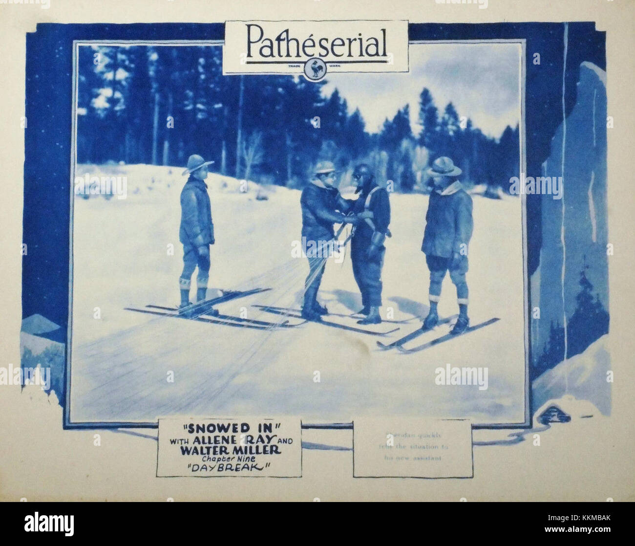 Cette carte de réception présente une scène du film de 1936 « Snowed In », une comédie sur un groupe d'étrangers bloqués ensemble pendant une tempête de neige. Le film capture la dynamique de leurs interactions dans un cadre confiné. Banque D'Images