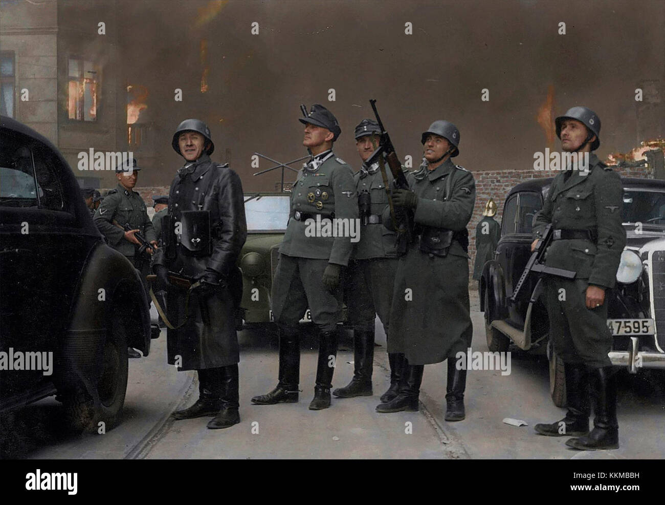 Le rapport Stroop documente les événements du soulèvement du ghetto de Varsovie, montrant la répression de la résistance juive pendant la seconde Guerre mondiale. Cette version recolorisée fournit une représentation vivante de l'événement historique tragique. Banque D'Images