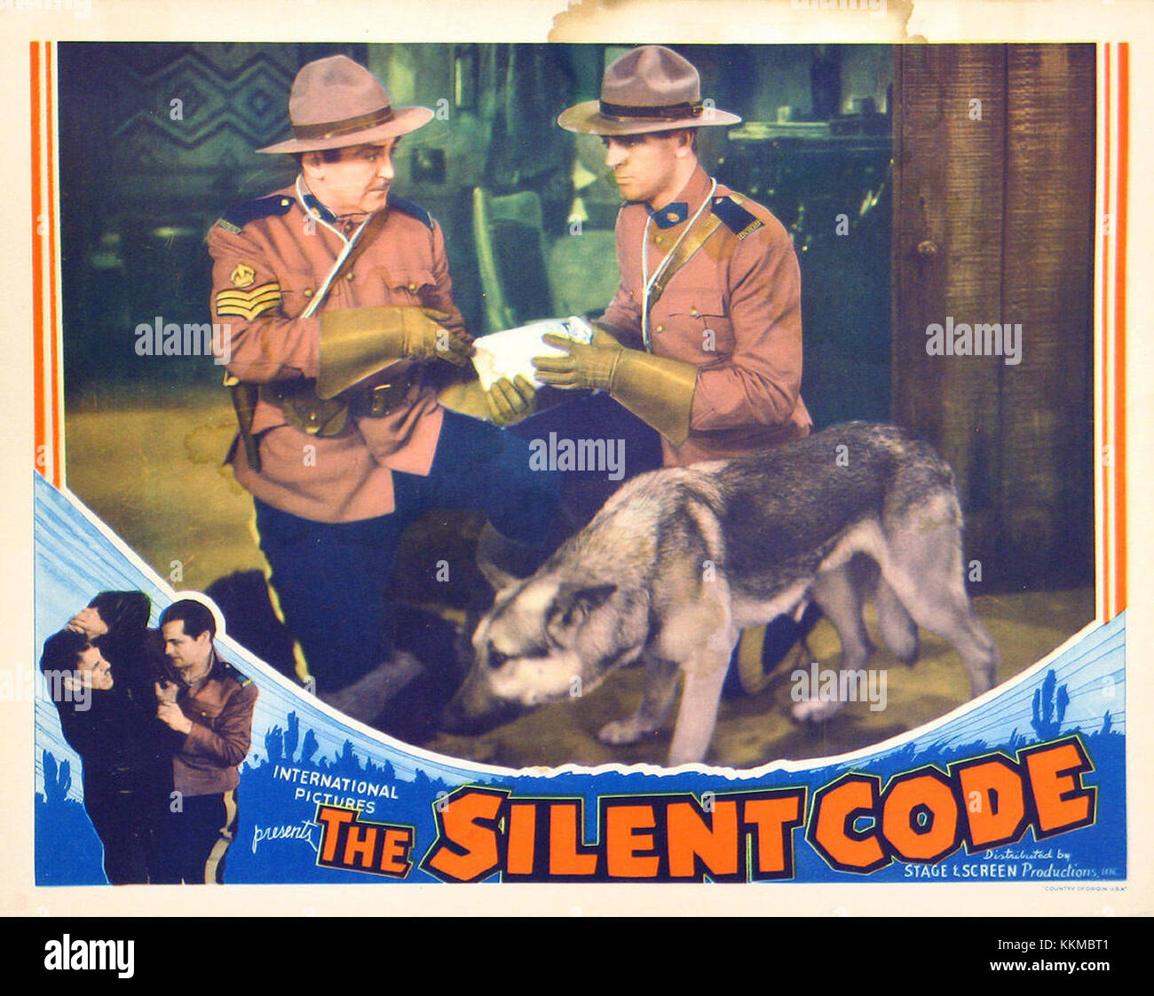 Cette carte Lobby fait la promotion de *Silent Code*, un film américain de 1935 sur l'espionnage et le crime. Le film suit la poursuite passionnante d'un agent secret chargé de découvrir un réseau d'espionnage. Il reflète le genre populaire des films d'action et d'aventure du milieu des années 1930 Banque D'Images