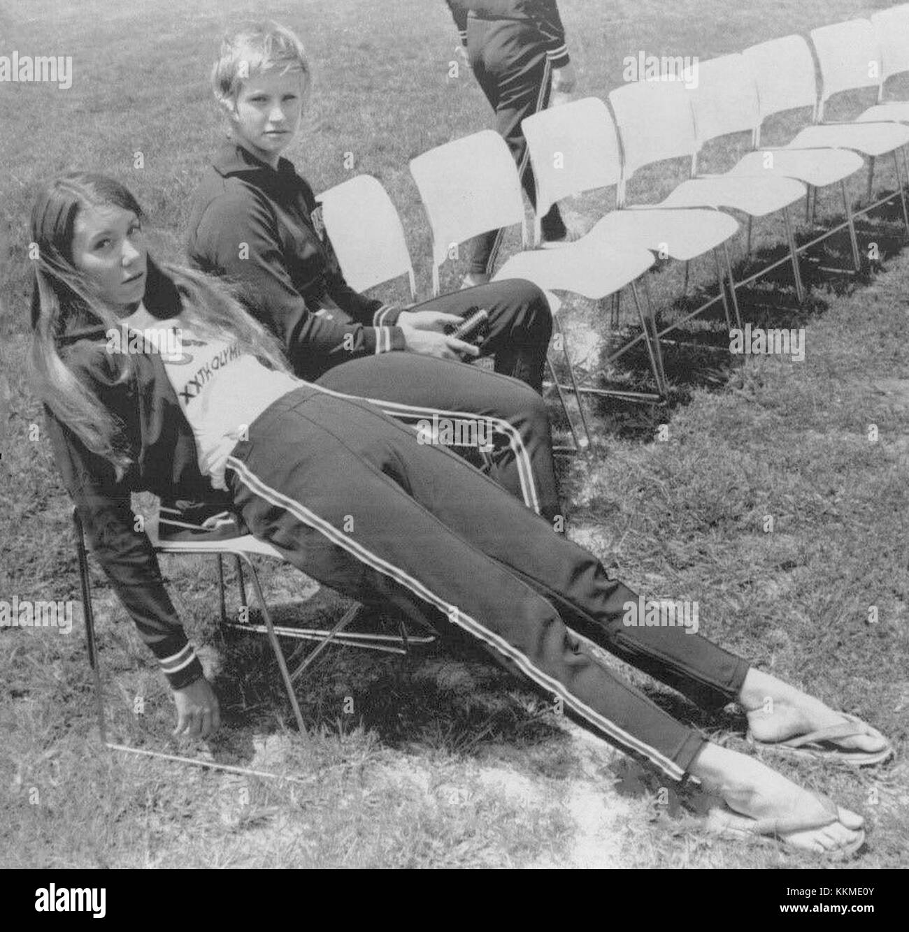 Cette photographie capture Lynn Skrifvars et Mary Montgomery, deux individus remarquables du début des années 1970 Il représente un moment dans l'histoire sociale et culturelle de cette époque. Banque D'Images