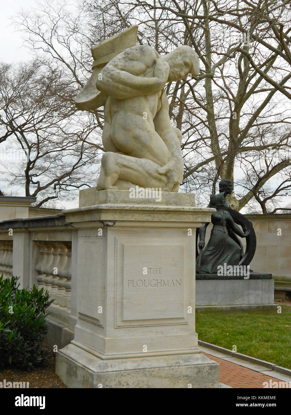 Une sculpture intitulée « le Ploughman » de l'artiste Joseph Janney Steinmetz, qui fait partie du Samuel Memorial à Philadelphie, aux États-Unis, illustre le thème du travail. Banque D'Images