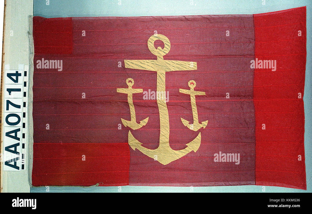 Le drapeau référencé ici, conservé au Musée maritime national, suit le modèle de 1957 et représente un symbole maritime utilisé à des fins officielles. Banque D'Images