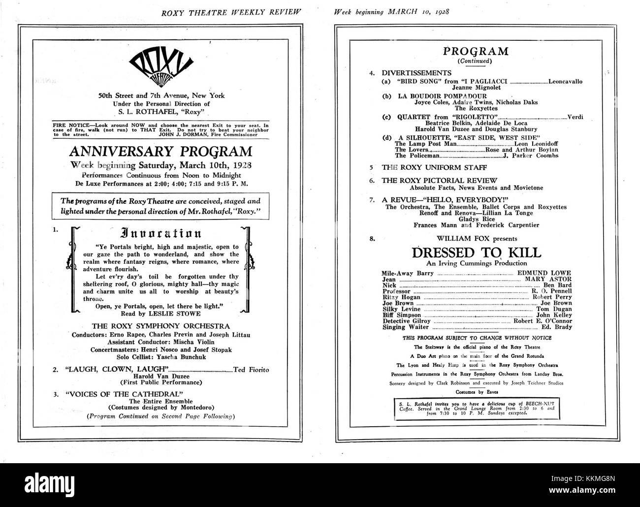 C'est le premier programme anniversaire du Roxy Theater de New York, mettant en valeur les premières années du théâtre et son importance culturelle dans la scène du divertissement des années 1920. Banque D'Images