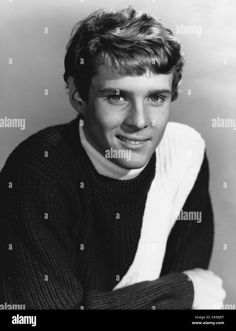 Une image promotionnelle de la série télévisée de 1967 'Maya', avec Jay North, représentant l'esprit aventureux et le drame de la série. Banque D'Images