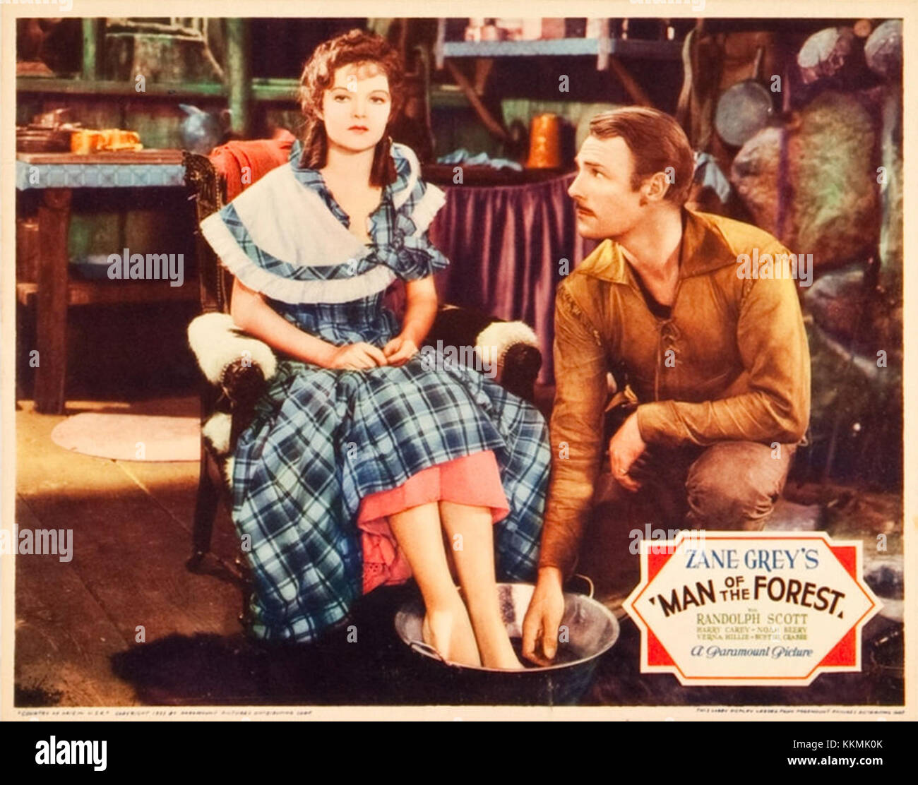 L'affiche du film de 1933 pour « Man of the Forest » présente les thèmes dramatiques et aventureux du film. Il met en valeur un décor sauvage et accidenté et constitue un élément visuel clé de la promotion du film lors de sa sortie. Banque D'Images