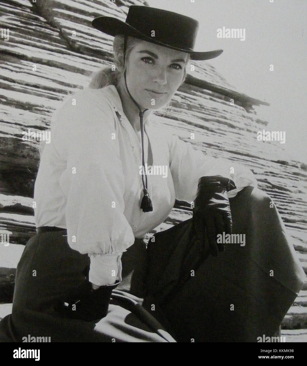 Joan O'Brien apparaît dans le WESTERN six Black Horses de 1962, jouant un rôle clé dans l'histoire qui se déroule à la frontière américaine. Banque D'Images