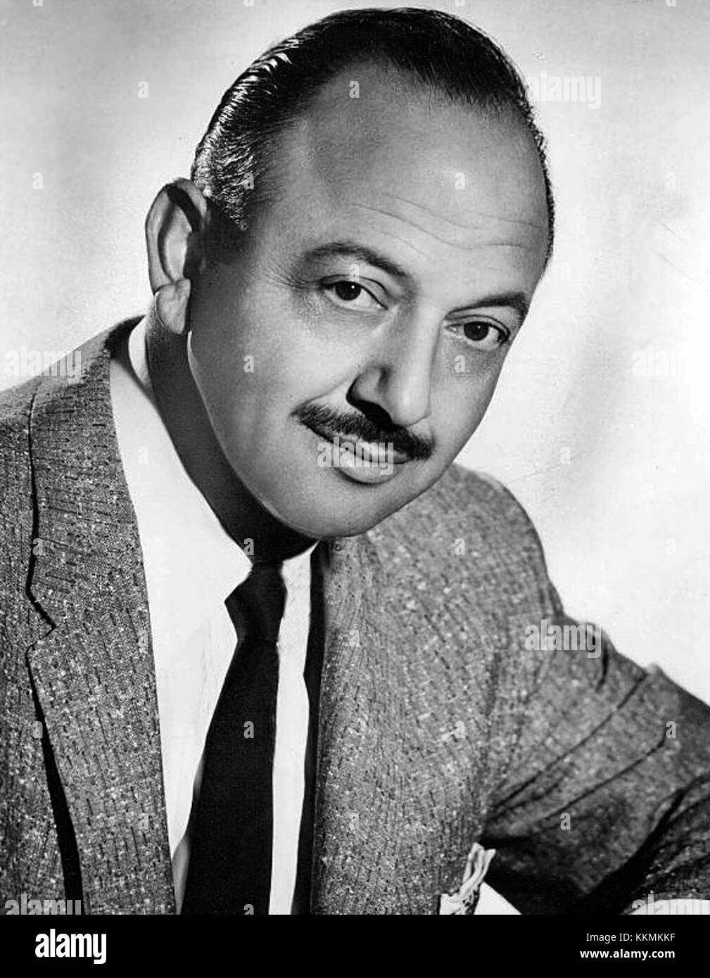 Mel Blanc, reconnu comme la voix derrière de nombreux personnages classiques de Looney Tunes, est photographié en 1959. Banque D'Images