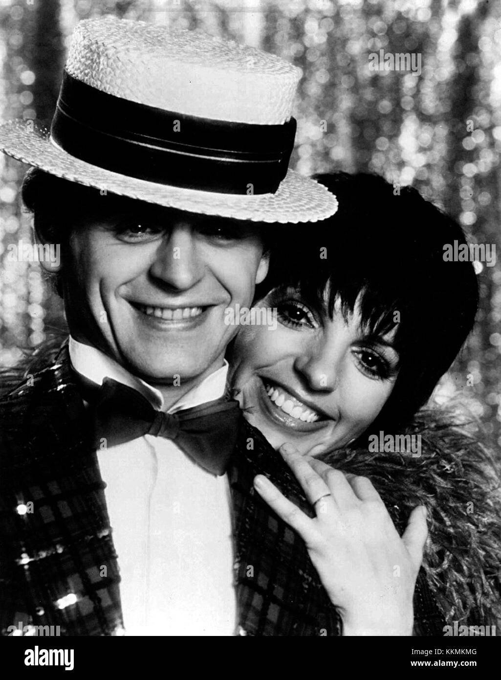 En 1981, le danseur de ballet Mikhail Baryshnikov, de renommée mondiale, et la légendaire artiste Liza Minnelli se sont produits ensemble dans une émission spéciale télévisée. Leur collaboration a mis en valeur la fusion du ballet et du théâtre musical, marquant un moment emblématique de la télévision. Banque D'Images