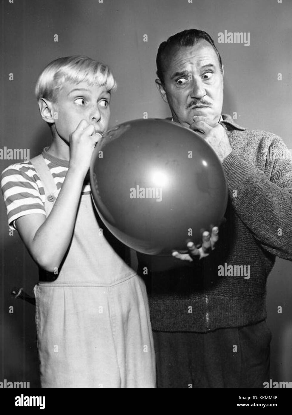 Image de la série télévisée Dennis the menace de 1962, mettant en vedette les acteurs Jay North dans le rôle de Dennis Mitchell et Gale Gordon dans le rôle de Mr. Wilson. Banque D'Images