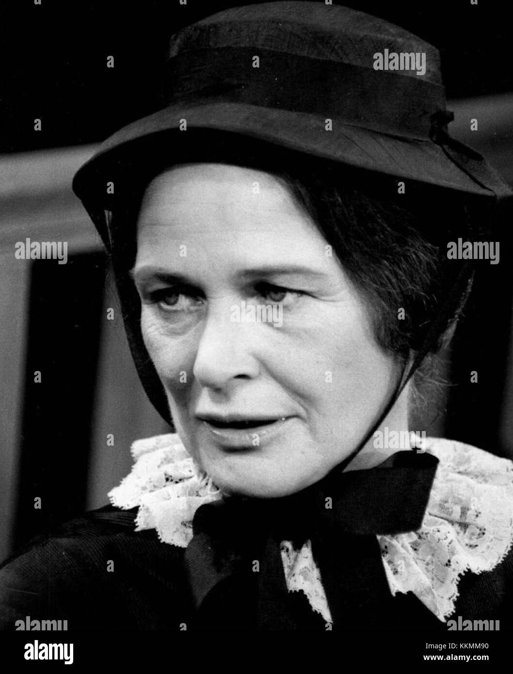 Colleen Dewhurst était une actrice canado-américaine renommée, célèbre pour son travail sur scène et à l'écran. Connue pour ses performances puissantes, Dewhurst a été particulièrement reconnue pour ses rôles dans le théâtre classique et les dramatiques télévisées, gagnant de nombreux prix tout au long de sa carrière. Banque D'Images