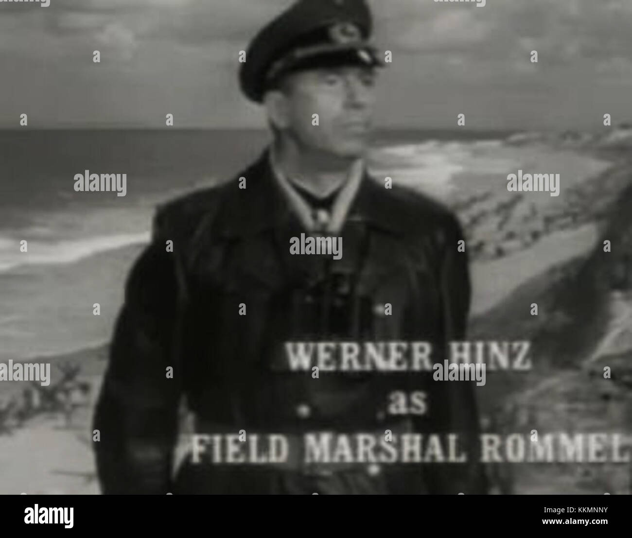 Werner Hinz est présenté dans une bande-annonce du film de 1962 'The Longest Day', une épopée de la seconde Guerre mondiale. Sa performance en tant qu'officier allemand fait partie de ce film historique emblématique. Banque D'Images
