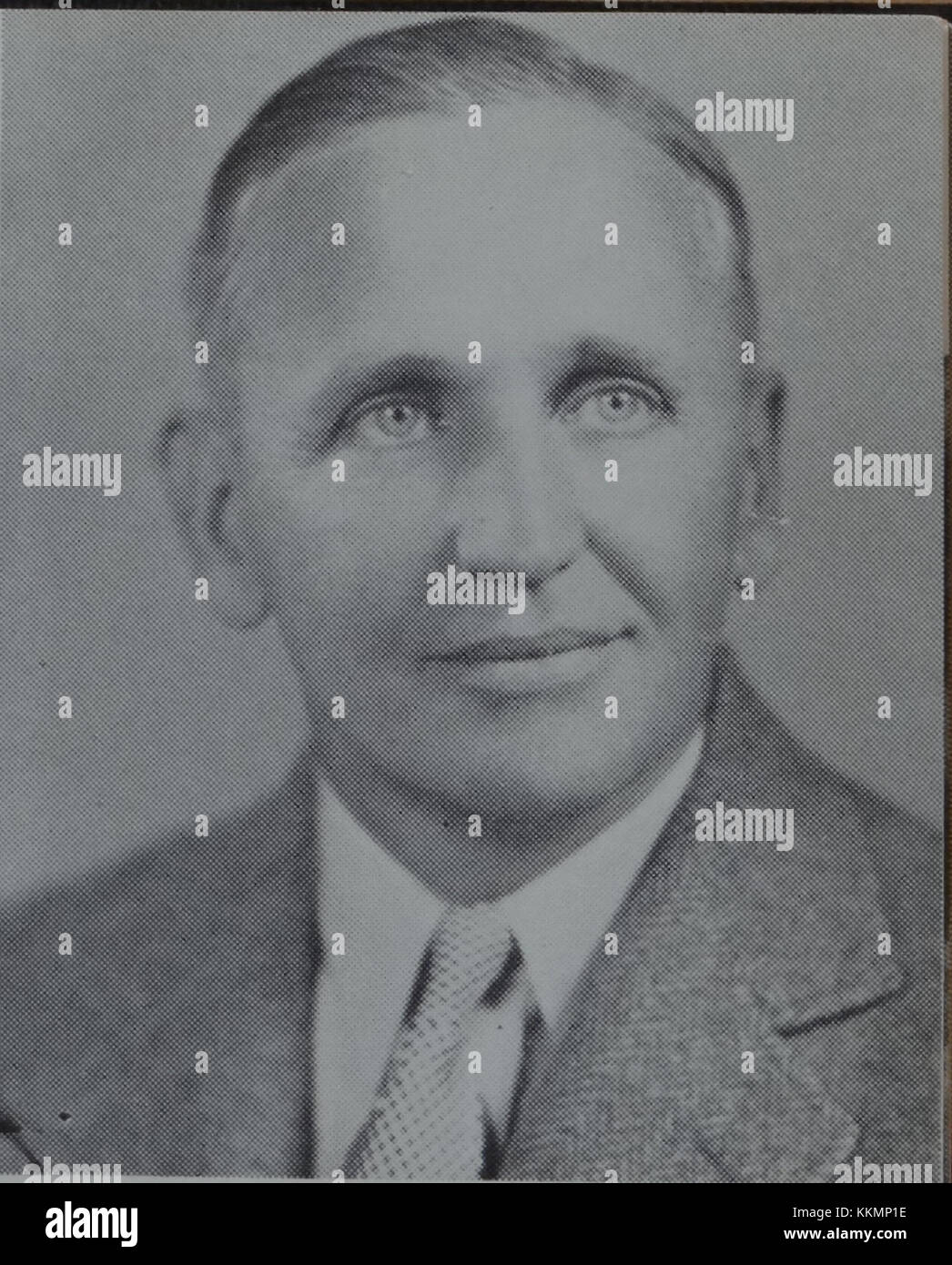 Ozzie Cowles était un entraîneur de basket-ball américain connu pour son leadership dans la NCAA. Il a eu un impact significatif sur le basket-ball universitaire grâce à sa carrière d'entraîneur, en particulier avec l'équipe de l'Université du Michigan. Banque D'Images