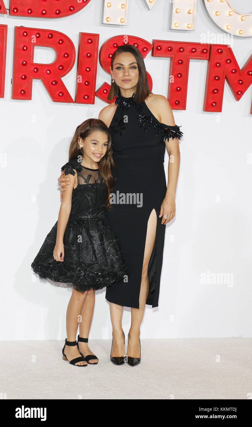 Los Angeles première de 'A Bad Moms Christmas' de STX Entertainment - Arrivals featuring : Mila Kunis, Ariana Greenblatt où : Los Angeles, Californie, États-Unis quand : 30 Oct 2017 crédit : Apega/WENN.com Banque D'Images