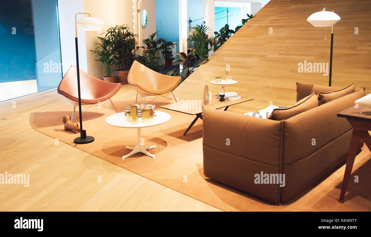 Weil am Rhein, Allemagne - le 26 novembre 2017 : l'intérieur du bâtiment vitrahaus. vue d'en haut. Banque D'Images