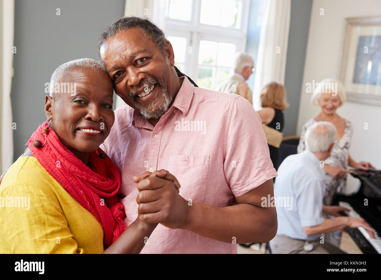 Portrait of Senior Couple Dancing Club Ensemble Banque D'Images