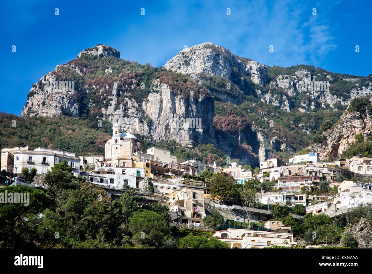 Le développement s'étend jusqu'à toutes les pentes de Positano sur la côte amalfitaine en Campanie, Italie. Banque D'Images
