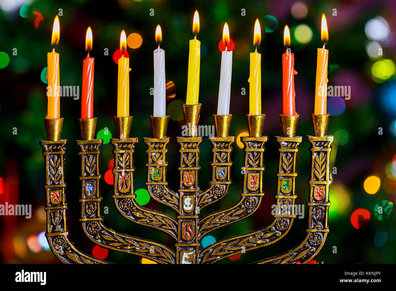 Maison de vacances juif hanukkah menorah chandelier traditionnel avec l'arrièreplan et les