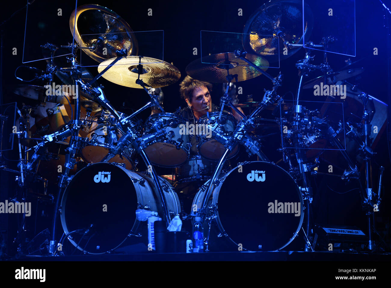 WEST PALM BEACH, FL - 13 OCTOBRE : Deen Castronovo du groupe Journey se produit à l'amphithéâtre Cruzan la dernière nuit de sa tournée américaine. Le 13 octobre 2012 à West Palm Beach, Floride. Personnes: Deen Castronovo Banque D'Images