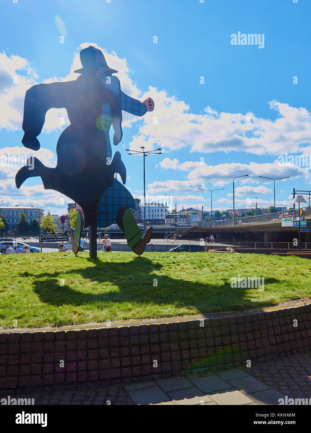 Qui est monsieur Walker, 2000kg 2014 sept mètres de haut de la sculpture d'aluminium par Jan Hafstrom, parc ferroviaire, Stockholm, Suède, Scandinavie Banque D'Images